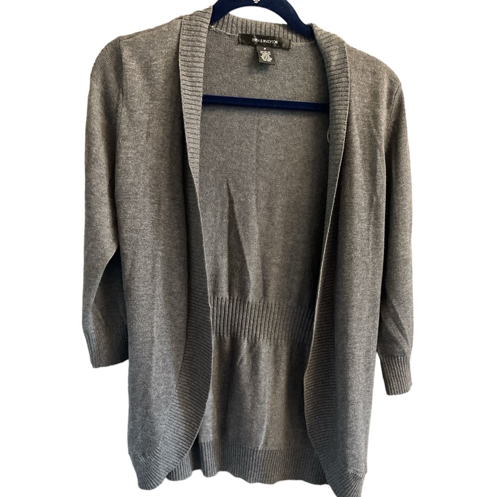 89th & Madison,‎ Size medium, grey, 3/4 sleeves, open cardigan sweater